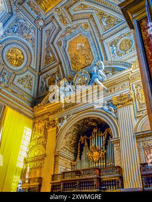 CITTÀ DEL VATICANO - 13 GENNAIO 2019: L'organo panoramico a canne nella Cappella del Coro, Basilica di San Pietro, il 13 gennaio nella città del Vaticano Foto Stock