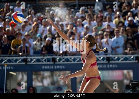 MUELLER Svenja, TILLMANN Cinja (Deutschland) vs GRAUDINA Tina, SAMOILOVA Anastasija (Lettland), im Bild GRAUDINA Tina, fra, Olympische Spiele Paris 2024, Beachvolley, Frauen Achtelfinale, 05.08.2024 foto: Eibner-Pressefoto/Michael Memmler Foto Stock