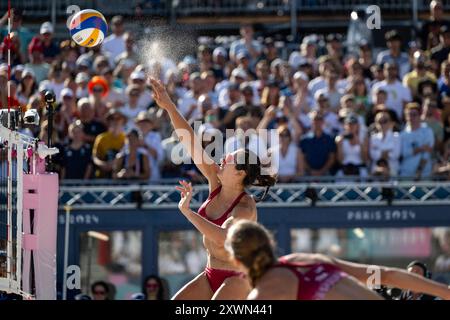 MUELLER Svenja, TILLMANN Cinja (Deutschland) vs GRAUDINA Tina, SAMOILOVA Anastasija (Lettland), im Bild SAMOILOVA Anastasija (Lettland), fra, Olympische Spiele Paris 2024, Beachvolleyball, Frauen Achtelfinale, 05.08.2024 foto: Eibner-Pressefoto/Michael Memmler Foto Stock