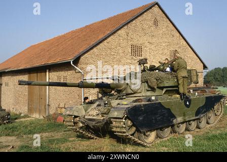 - Esercitazioni NATO in Germania, carro armato Centurion dell'esercito danese (ottobre 1985) - esercitazioni NATO in Germania, carro armato Centurion dell'esercito danese (ottobre 1985) Foto Stock