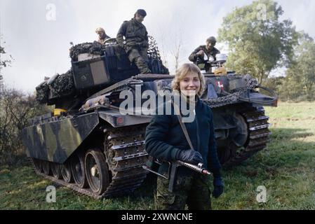 - Esercitazioni NATO in Germania, equipaggio femminile di un carro armato Centurion dell'esercito danese (ottobre 1985) - esercitazioni NATO in Germania, equipaggio femminile di un carro armato Centurion dell'esercito danese (ottobre 1985) Foto Stock