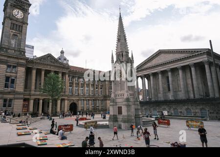 Vista di Victoria Square con il Municipio e gli edifici della Galleria d'Arte a Birmingham 20 agosto 2024 Regno Unito Foto Stock