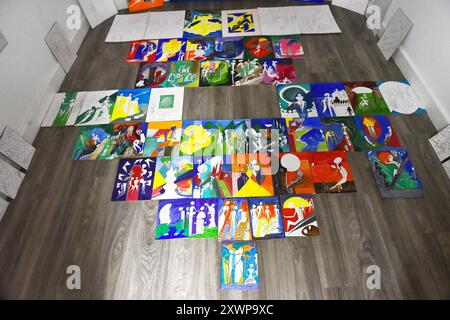 London Artist Julie Bloom Current Collection of Mixed Media Artworks, London, Regno Unito. Credit PatPhoto/Alamy Stock Foto Stock