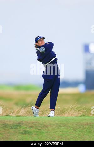 20 agosto 2024; Old Course at St Andrews, St Andrews, Fife, Scozia; AIG Womens Open Golf, Practice Day 2; Ana Palaez Trevino di Spagna si mette in campo sulla quindicesima buca Foto Stock