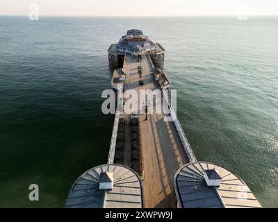 Veduta di Cromer Pier da un drone, Cromer, Norfolk, Regno Unito, 19 luglio 2024 Foto Stock