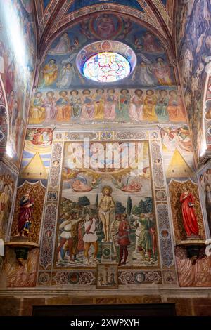 Martirio di San Sebastiano, Martirio di San Sebastiano, affresco di Benozzo Gozzoli, interno con affreschi della Collegiata di Santa Maria Assunta Foto Stock