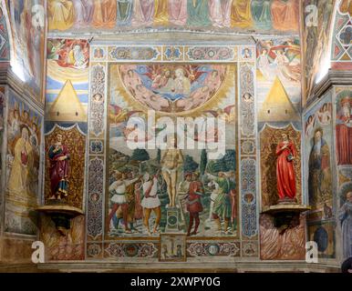 Martirio di San Sebastiano, Martirio di San Sebastiano, affresco di Benozzo Gozzoli, interno con affreschi della Collegiata di Santa Maria Assunta Foto Stock