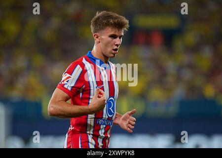 Villarreal, Spagna. 20 agosto 2024. VILLARREAL, SPAGNA - 19 AGOSTO: Pablo Barrios dell'Atletico de Madrid guarda durante la partita LaLiga EA Sports tra Villarreal CF e Club Atletico de Madrid allo Stadio la ceramica il 19 agosto 2024 a Villarreal, Spagna. (Foto di Jose Torres/Photo Players Images/Magara Press) credito: Magara Press SL/Alamy Live News Foto Stock