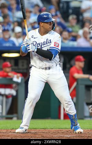 19 agosto 2024: Il ricevitore dei Kansas City Royals Salvador Perez (13) batte contro i Los Angeles Angels al Kauffman Stadium di Kansas City, Missouri. David Smith/CSM Foto Stock