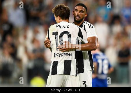 Gleison Bremer della Juventus celebra con Kenan Yldiz della Juventus durante la partita di serie A tra Juventus FC e Como 1907 all'Allianz Stadium di Au Foto Stock