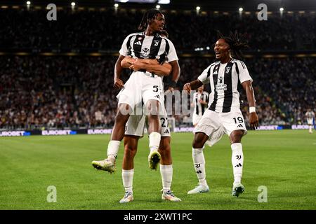 Andrea Cambiaso della Juventus, Samuel Mbangula Tshifunda della Juventus, Khéphren Thuram della Juventus segna un gol durante la partita di serie A tra Ju Foto Stock