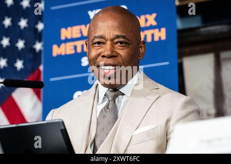 New York, Stati Uniti. 20 agosto 2024. Il sindaco di New York Eric Adams (D) parla a una conferenza stampa al municipio di New York. Credito: SOPA Images Limited/Alamy Live News Foto Stock