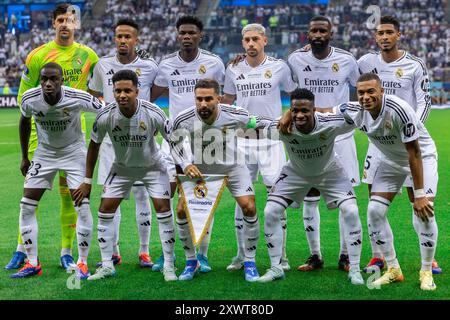 La squadra del Real Madrid posa per una foto di gruppo durante la finale della Supercoppa UEFA 2024 tra il Real Madrid e l'Atalanta BC allo stadio PGE Narodowy di Varsavia. Punteggio finale; Real Madrid 2:0. Atalanta BC. Foto Stock