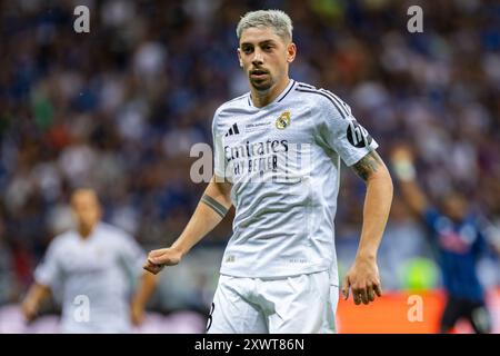 Federico Valverde (fede Valverde) del Real visto in azione durante la finale di Supercoppa UEFA 2024 tra Real Madrid e Atalanta BC allo stadio PGE Narodowy di Varsavia. Punteggio finale; Real Madrid 2:0. Atalanta BC. Foto Stock