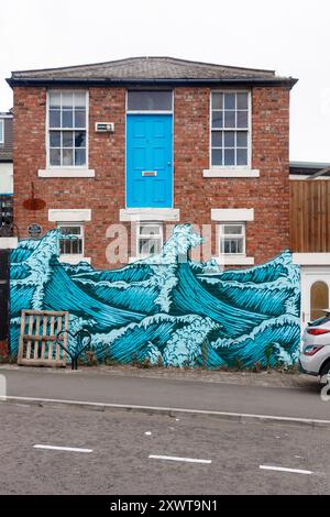street art, graffiti, pittura murale a ouseburn, newcastle upon tyne, stile newcastle, pittura a onde giapponesi Foto Stock