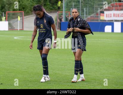 Unterhaching, Deutschland. 20 agosto 2024. Lindsey Thomas (Juventus Torino, n. 19) ed Estelle Cascarino (Juventus Torino, n. 20). FC Bayern Muenchen Frauen vs. Juventus Turin, Fussball, Frauen, Testspiel, Saison 2024/2025, 20.08.2024. (LE NORMATIVE DFL DFB VIETANO QUALSIASI USO DI FOTOGRAFIE COME SEQUENZE DI IMMAGINI E/O QUASI-VIDEO). Foto: Eibner Pressefoto/Heike Feiner credito: dpa/Alamy Live News Foto Stock