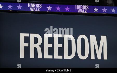 20 agosto 2024: La segnaletica generale viene vista davanti al discorso della candidata presidenziale democratica, il vicepresidente Kamala Harris, durante un evento della campagna elettorale al Fiserv Forum di Milwaukee, Wisconsin. Ricky Bassman/CSM Foto Stock