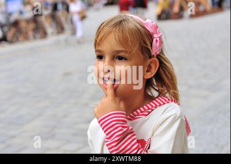 Educazione Montessori, ambiente di apprendimento preparato, bambino, apprendimento, metodo, naturale, materiali, astrazione, attività, comunicazione, esattezza, Foto Stock