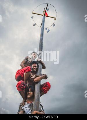 Balikpapan, Indonesia - 18 agosto 2024. Si tratta di una tradizione indonesiana popolare, spesso organizzata come competizione nel giorno dell'indipendenza, il 17 agosto. Foto Stock