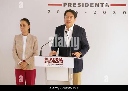 Città del Messico, Messico. 20 agosto 2024. Mario Delgado interviene durante una conferenza informativa accompagnata dall'entrante presidente del Messico Claudia Sheinbaum Pardo dopo aver annunciato come il processo elettorale del nuovo presidente di Morena, prima del cambio di seggio. Il 20 agosto 2024 a città del Messico, Messico. (Foto di Ismael Rosas/ credito: Eyepix Group/Alamy Live News Foto Stock