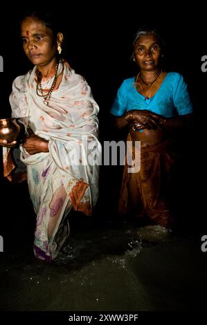 Pellegrini indù al Gangasagar Mela, Bengala Occidentale, India. Foto Stock