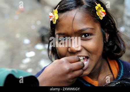 Ritratto di una bella ragazza indiana scattata ad Amritsar, Punjab, India. Foto Stock