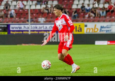 Halle, Deutschland 20. Agosto 2024: Regionalliga Nord/Ost - 2024/2025 - Hallescher FC vs. VSG Altglienicke IM Bild: Pierre Weber (Halle) gestikuliert auf dem Spielfeld. Foto Stock