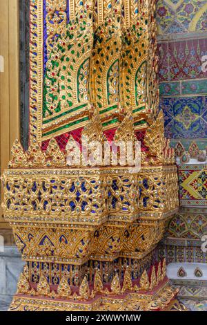 Dettagli di Wat Ratchabophit Sathitmahasimaram Ratchaworawihan, un tempio buddista a Bangkok, Thailandia. Foto Stock