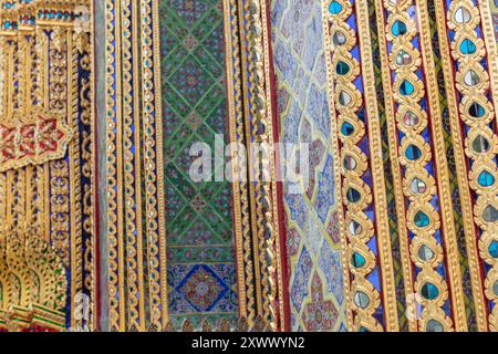 Dettagli di Wat Ratchabophit Sathitmahasimaram Ratchaworawihan, un tempio buddista a Bangkok, Thailandia. Foto Stock