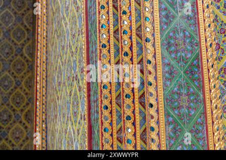 Dettagli di Wat Ratchabophit Sathitmahasimaram Ratchaworawihan, un tempio buddista a Bangkok, Thailandia. Foto Stock