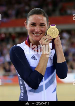 Foto del file datata 01-09-2012 della foto del file datata 01/09/2012 della britannica Sarah Storey che celebra la vittoria dell'oro. Dame Sarah Storey è preparata per "tutte le eventualità" a Parigi mentre partecipa ai suoi primi Giochi con lo status di più grande paralimpica britannica. Data di pubblicazione: Mercoledì 21 agosto 2024. Foto Stock