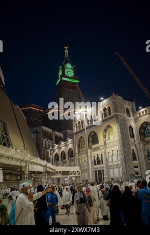 Mecca, Arabia Saudita - 28 maggio 2024: Pellegrini musulmani nella grande Moschea di Haram della Mecca, Arabia Saudita, nella stagione Hajj. Hajj 2024. Foto Stock