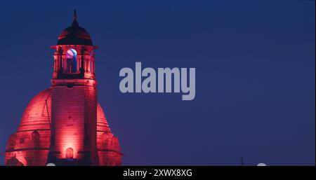 Nuova Delhi, Delhi, India. Primo piano di Rashtrapati Bhavan, Campanile e Ministero degli affari esterni nel percorso Kartavya, area di Rajpath. Rashtrapati Foto Stock