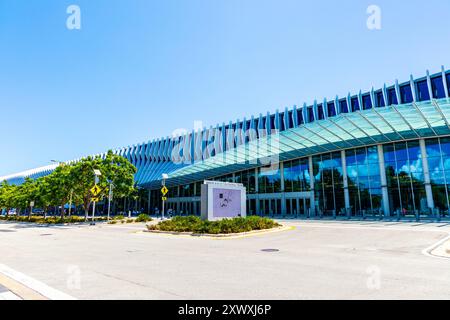 Esterno del rinnovato Miami Beach Convention Center costruito originariamente nel 1958, Miami Beach, Florida, USA Foto Stock