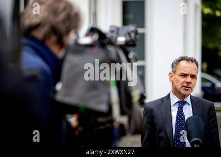 DEN HAAG - 21/08/2024, 21/08/2024,il ministro degli affari esteri Caspar Veldkamp durante la visita al Catshuis, dove i membri del gabinetto si riuniscono per il primo consiglio "bilancio" sul memorandum di bilancio da presentare il giorno del bilancio. I ministri negozieranno nelle prossime settimane come affrontare le battute d'arresto finanziarie di miliardi di euro. ANP ROBIN VAN LONKHUIJSEN netherlands Out - belgio Out Foto Stock