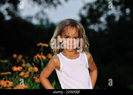 Bambino, ragazza, educazione Montessori, ambiente di apprendimento preparato, apprendimento dei bambini, metodo, naturale, materiali, attività di astrazione, comunicazione, Foto Stock