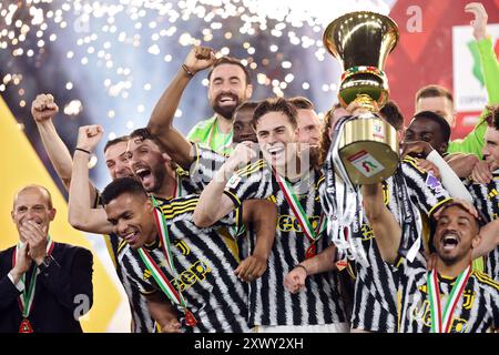 I giocatori della Juventus celebrano la vittoria al termine della Coppa Italia, finale di calcio tra Atalanta BC e Juventus FC il prossimo maggio Foto Stock