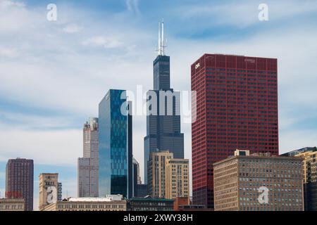 Lo skyline con edifici dall'architettura moderna a Chicago, Illinois, USA. Foto Stock