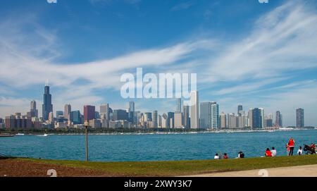 Il lago Michigan, l'acquario Shedd, la Willis Tower e lo skyline degli edifici della Modern Architecture Tower, Chicago, Illinois, USA Foto Stock