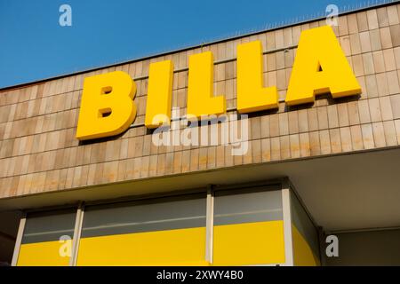 Supermercato con logo BILLA Praga Repubblica Ceca Foto Stock