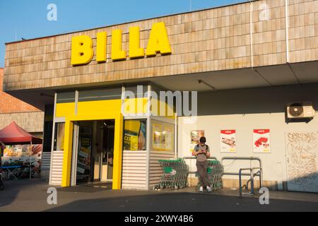 Supermercato con logo BILLA Praga Repubblica Ceca Foto Stock