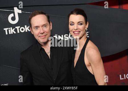 New York, Stati Uniti. 20 agosto 2024. Jon Spaihts e Johanna Watts partecipano alla prima del film Crow al Village East di Angelika a New York, New York il 20 agosto 2024. (Foto di Efren Landaos/Sipa USA) credito: SIPA USA/Alamy Live News Foto Stock