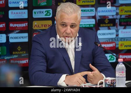 Bucarest, Romania. 21 agosto 2024: Marius Sumudica, il nuovo allenatore del Fotbal Club Rapid Bucarest, viene presentato durante una conferenza stampa, alla Superbet Arena-giulesti, a Bucarest. Crediti: Lucian Alecu/Alamy Live News Foto Stock