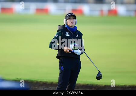 21 agosto 2024; Old Course at St Andrews, St Andrews, Fife, Scozia; AIG Womens Open Golf, Practice Day 3; Lydia Ko della nuova Zelanda sul secondo tee dell'Old Course, St Andrews Links durante il pro-AM all'AIG Women's Open Foto Stock