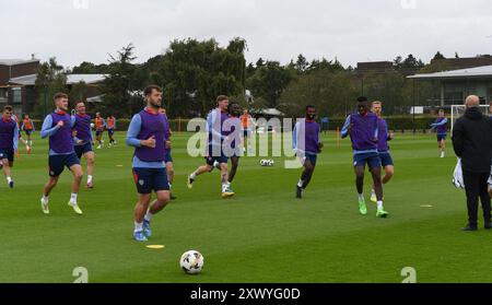 Oriam Sports Centre Edinburgh.Scotland.UK.21 agosto 24 sessione di allenamento Hearts prima di partire per la partita di andata della UEFA Europa League con l'outfit ceco Viktoria Plzen. Crediti: eric mccowat/Alamy Live News Foto Stock