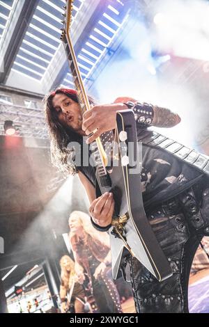 Horsens, Danimarca. 16 agosto 2024. La band power metal greca Firewind esegue un concerto dal vivo durante il festival metal danese Jailbreak 2024 a Horsens. Qui il chitarrista Gus G viene visto dal vivo sul palco. Foto Stock