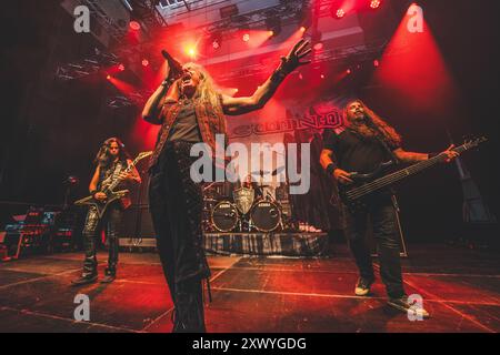 Horsens, Danimarca. 16 agosto 2024. La band power metal greca Firewind esegue un concerto dal vivo durante il festival metal danese Jailbreak 2024 a Horsens. Qui il cantante Herbie Langhans viene visto dal vivo sul palco. Foto Stock