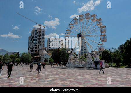 Ruota panoramica in Piazza Skanderbeg, Tirana, Albania Foto Stock