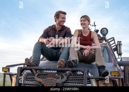 Twisters Glen Powell e Daisy Edgar-Jones Foto Stock