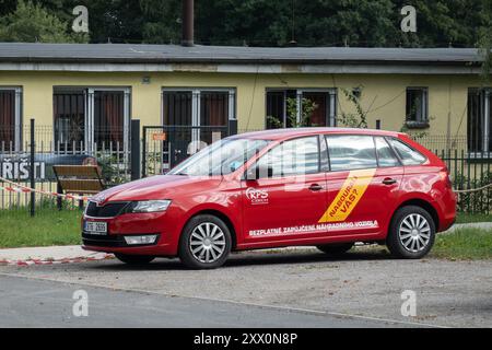 OSTRAVA, CECHIA - 21 SETTEMBRE 2023: Skoda Rapid hatchback car della società ceca RPS che fornisce auto sostitutive in caso di incidente stradale o di incidente stradale Foto Stock